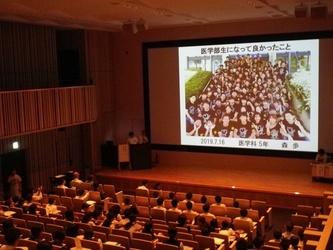 本校卒業生　福岡大学医学部　森 歩さん（５回生）。実習や授業外の学生生活についてお話しして下さいました。