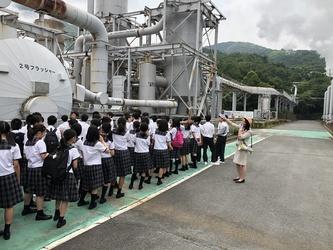 最初は八丁原の地熱発電所を見学しました。