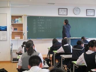 20の教室で、英数国の本校職員による入試問題解説が行われました。