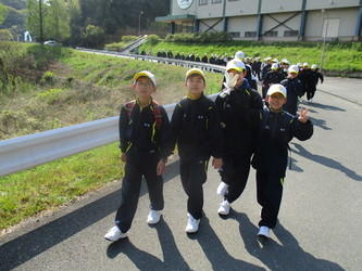 ２日目の午前中は新立山の登山を行いました。