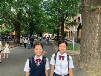 東京大学のキャンパス内にて